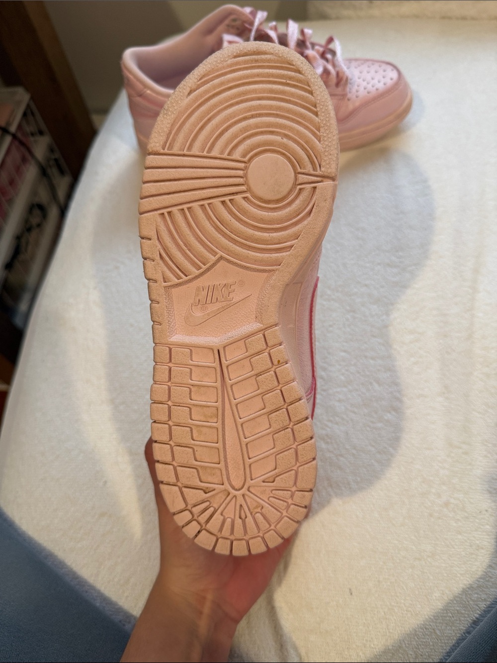 Kids Low-Top Pink Leather Sneaker